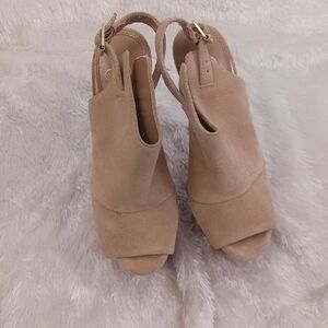 Jessica Simpson suede platform high heel with side buckle, light sand size 7.5